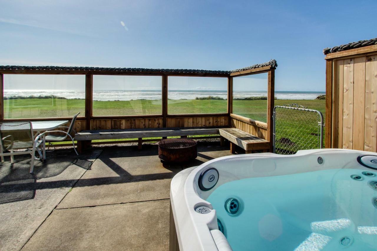 Sparkling Sands Oceanfront San Marine Екстериор снимка